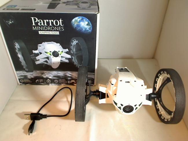 Parrot Jumping Sumo Minidrones in weiss